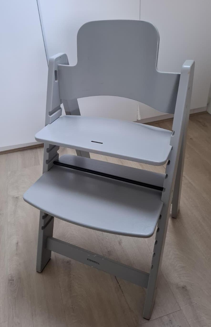 kinderstoelen-spuiten-grijs-spuitwerkonline.jpeg