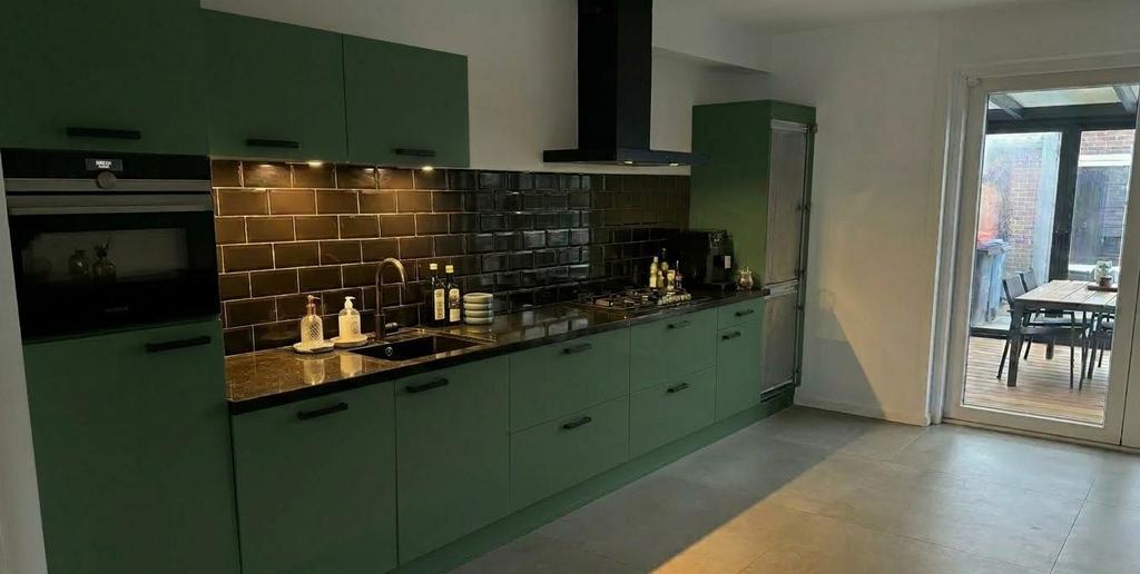 keuken-laten-spuiten-groen-spuitwerkonline.png