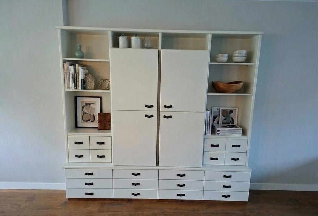 kast-spuiten-woonkamer-wit-spuitwerkonline.png