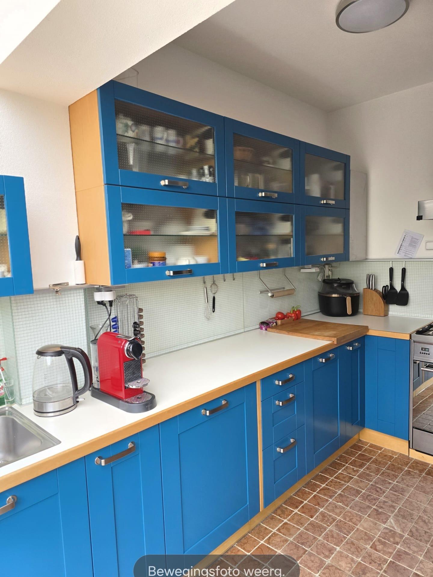 houten-keuken-blauw-spuiten-spuitwerkonline.jpg