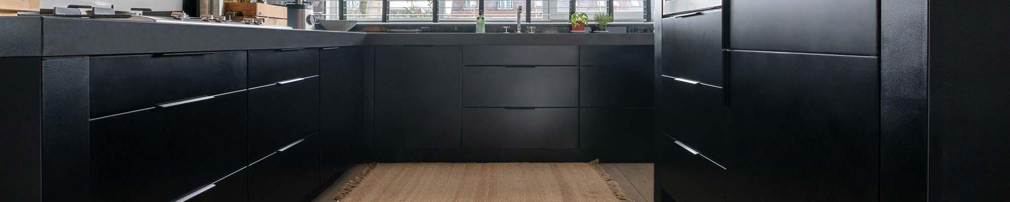 keuken-zwart-spuiten.jpg
