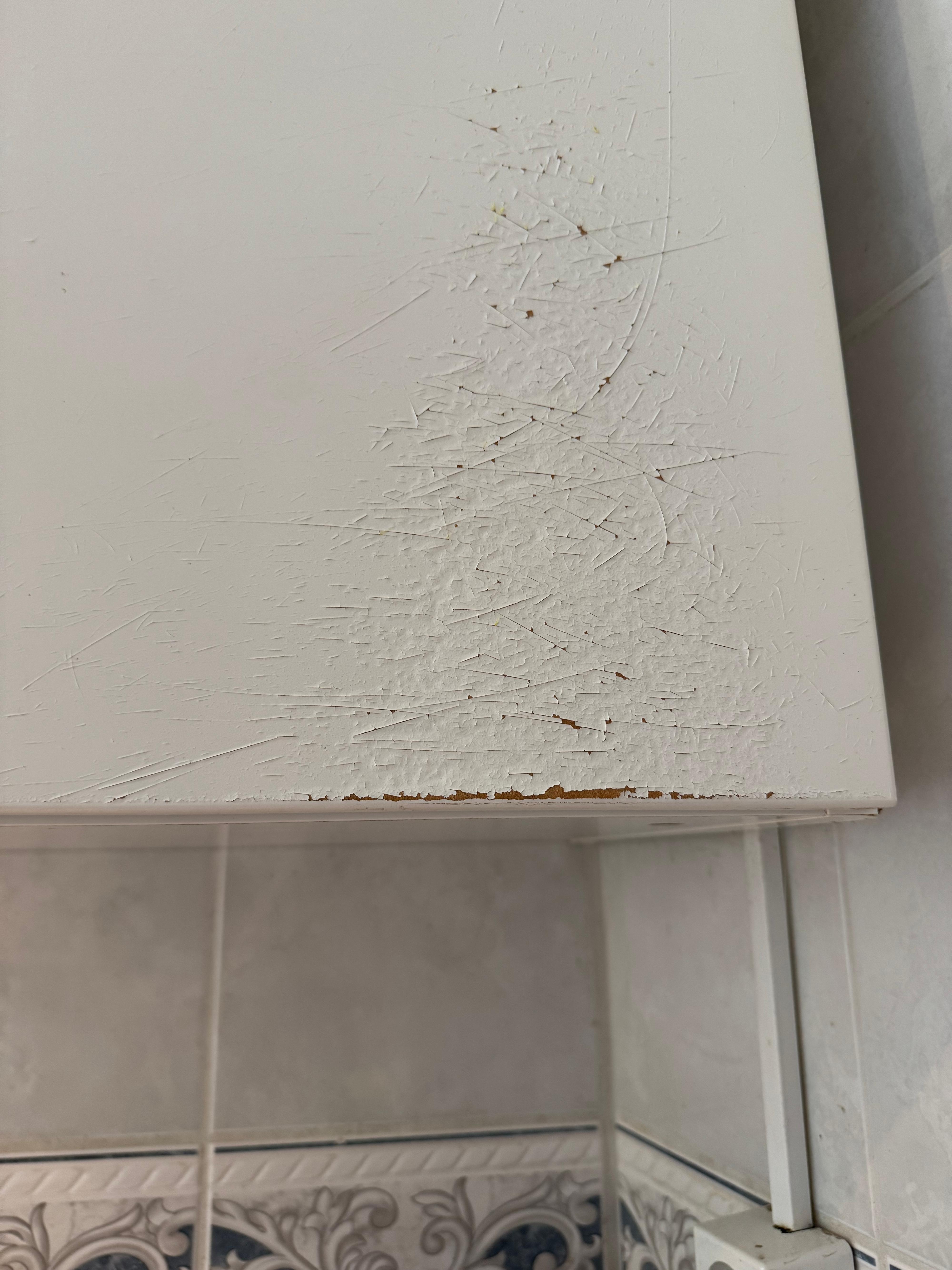 keukenkast-met-krassen-en-vocht-2.jpg