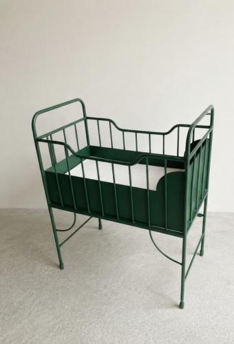 groene-wieg-kindermeubels-spuiten-spuitwerkonline.png