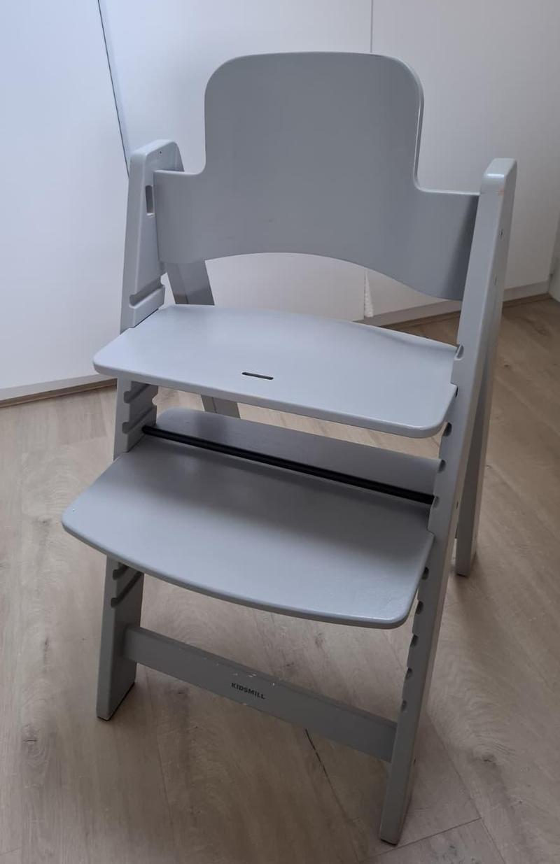 kinderstoelen-spuiten-grijs-spuitwerkonline.jpeg